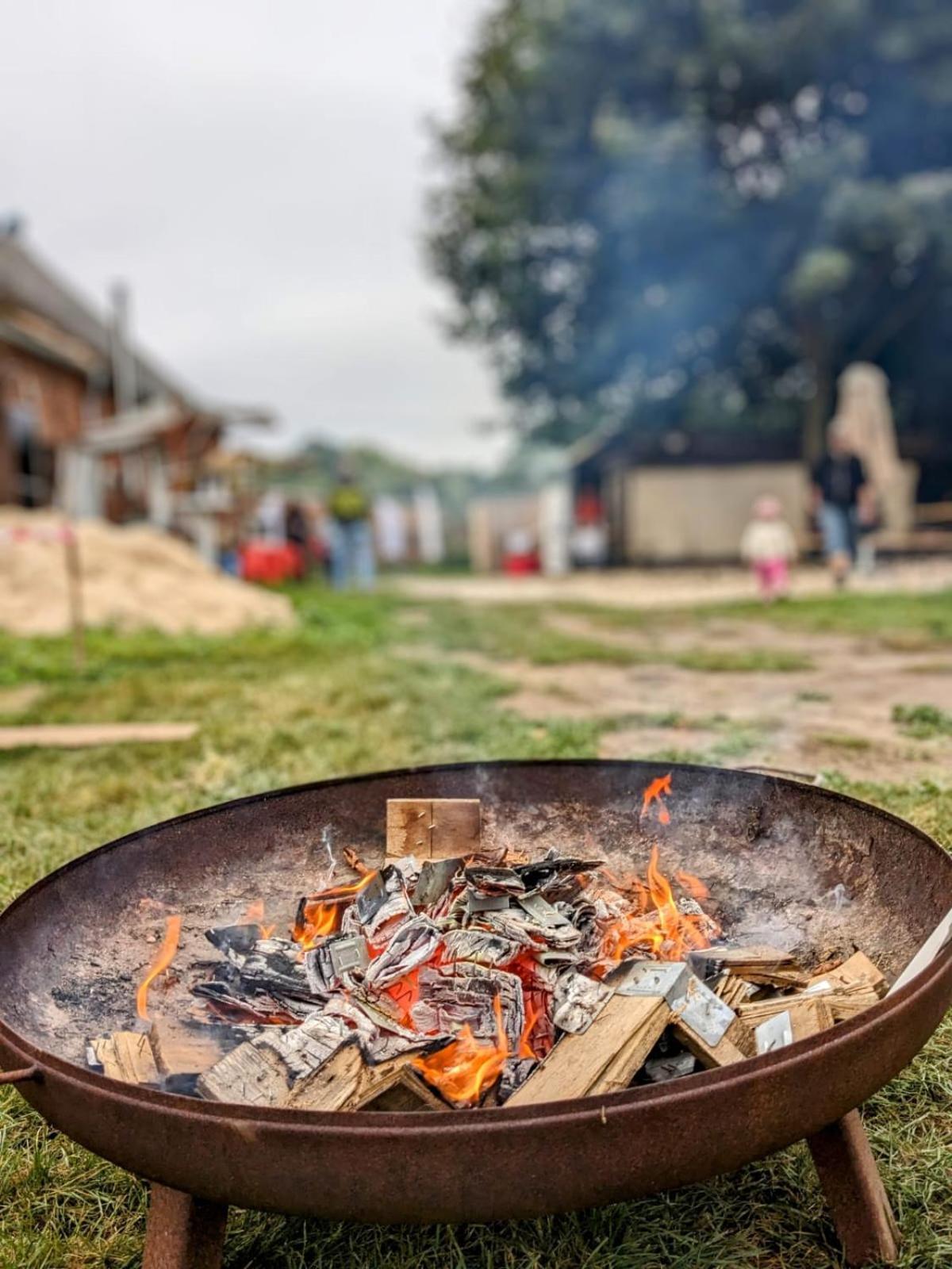 Zirkuswagen Glamping Fuer 2 Mit Veranda Kueche Netflix Parken Und Hofladen Steinhofel Exterior photo